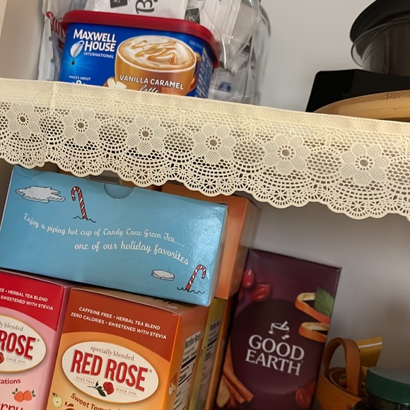 Lot of 10 Peel & Stick Lace Edging White Floral Shelves Decor NEW!! - Picture 8 of 10